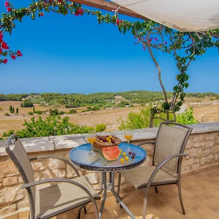 Holiday home Archontiko Village 5' Minutes From The Shipwreck *